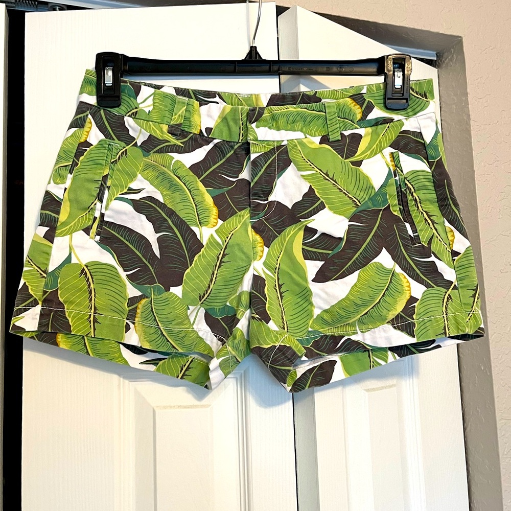 Woman’s shorts size 4. Great used condition!
